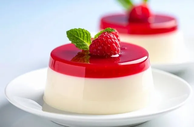 Panna cotta à l&rsquo;agar-agar et coulis de framboises